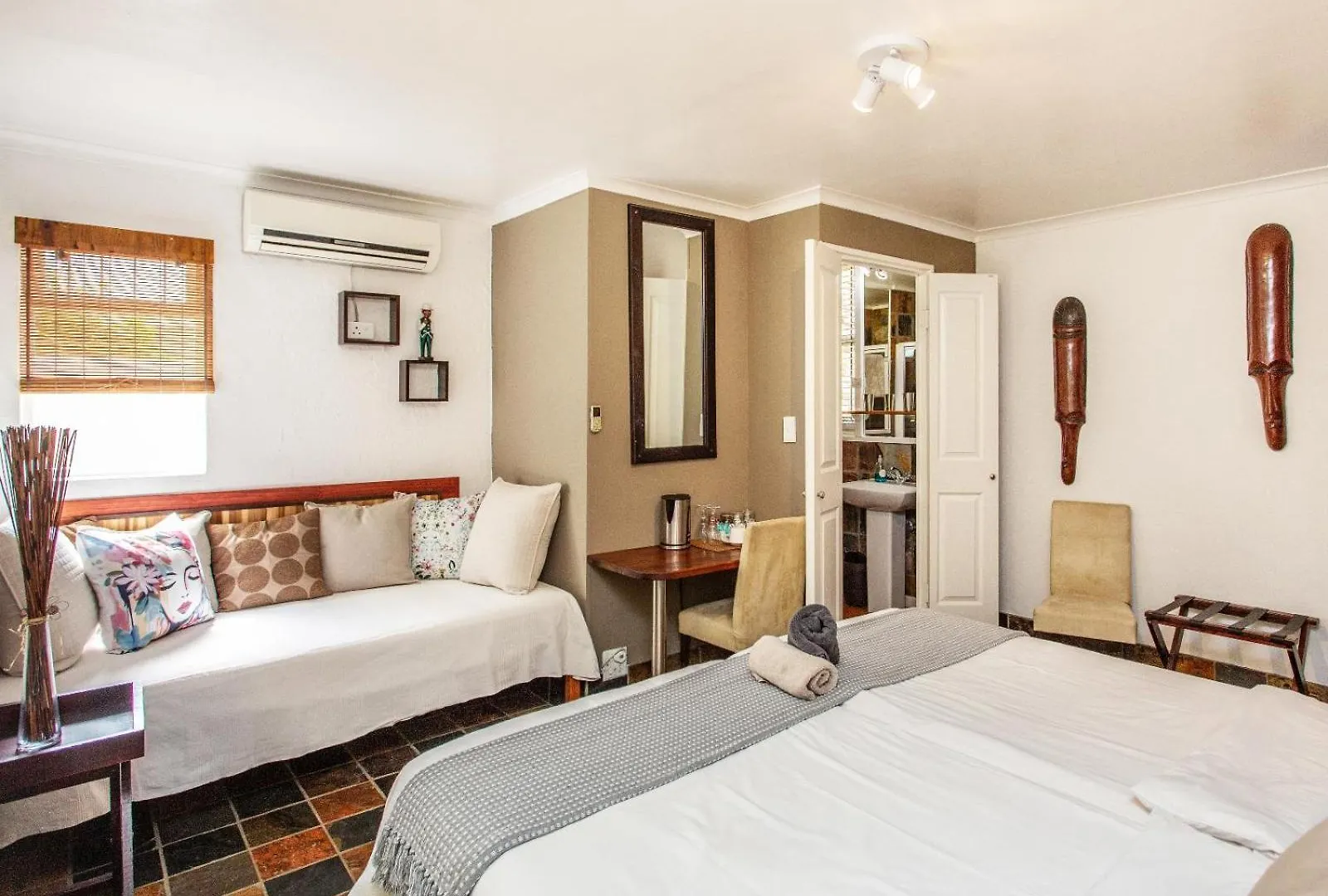 Tom'S Guest House Cape Town